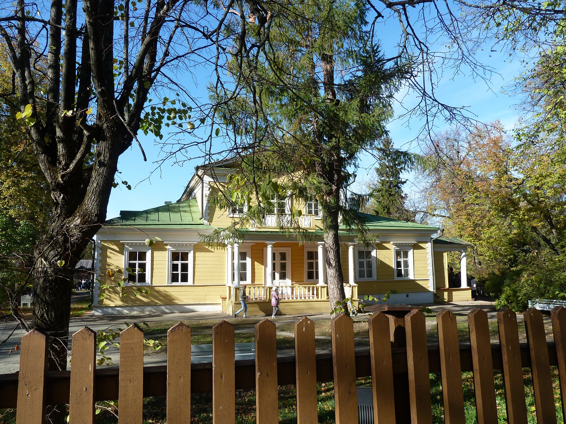 Погода в большом болдино. Лиственница в Болдино. Усадьба Болдино Владимирская область. Усадьба Болдино в Нахабино. Санаторий Болдино Владимирская область.