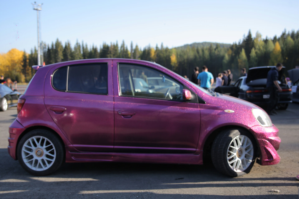 Toyota Vitz Pink