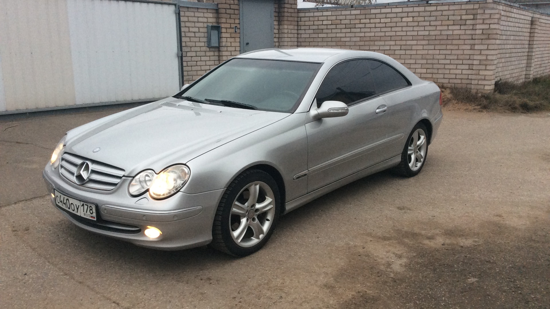 Купить б/у Mercedes-Benz CLK-Класс II (W209) 320 3.2 AT (218 л.с.) бензин автома