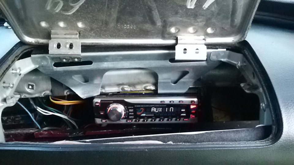 Установка магнитолы в бардачок — Lada 21043, 1,5 л, 2001 года ...