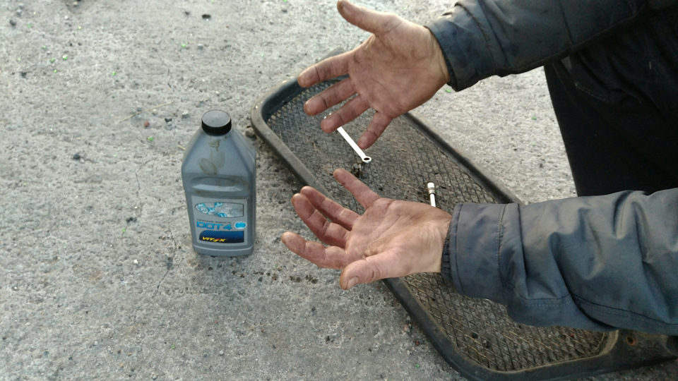 Прокачка тормозов и замена масла в переднем мосту — УАЗ 39094, 2,9 л ...