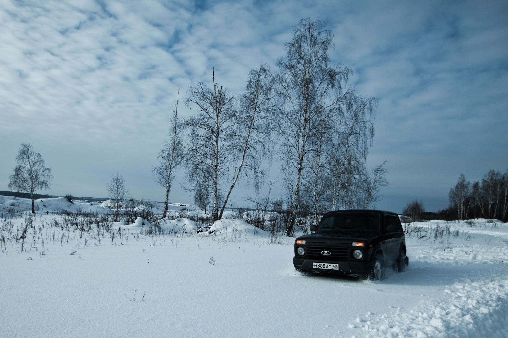 Погода в ниве. Lada 4x4 снег. Нива в снегу. Нива на сугробе. Нива в снегопад.