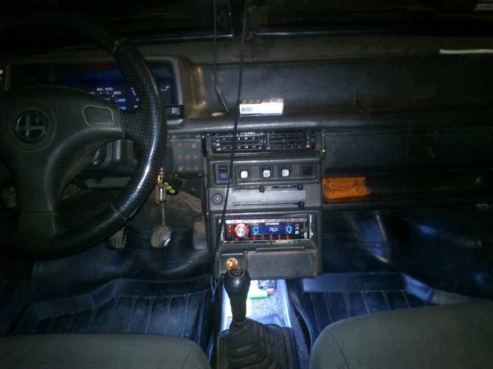 Со вспышкой — Lada 21093