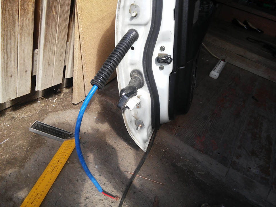 Протяжка акустических проводов, в передние двери. — Сообщество «Nissan ...