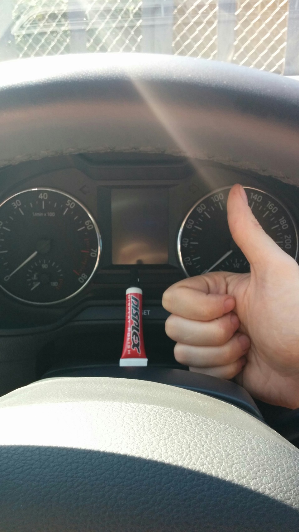 Полировка стекла панели приборов — Skoda Octavia A7 Mk3, 1,4 л, 2014 ...