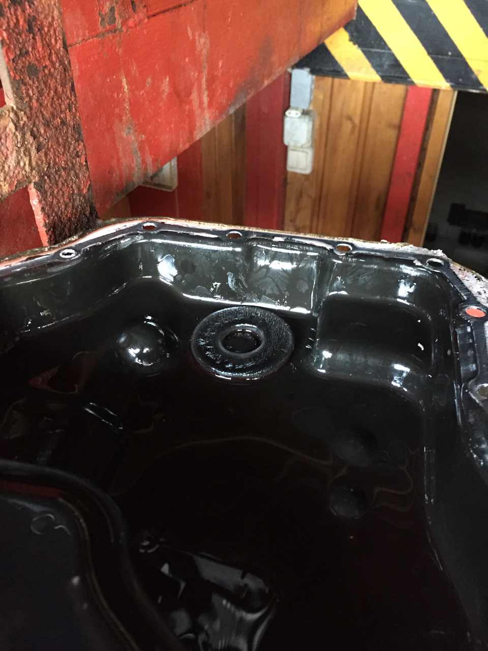 видим в поддоне на магните продукты износа деталей акпп, стружки быть не должно — Ford Focus Hatchback II