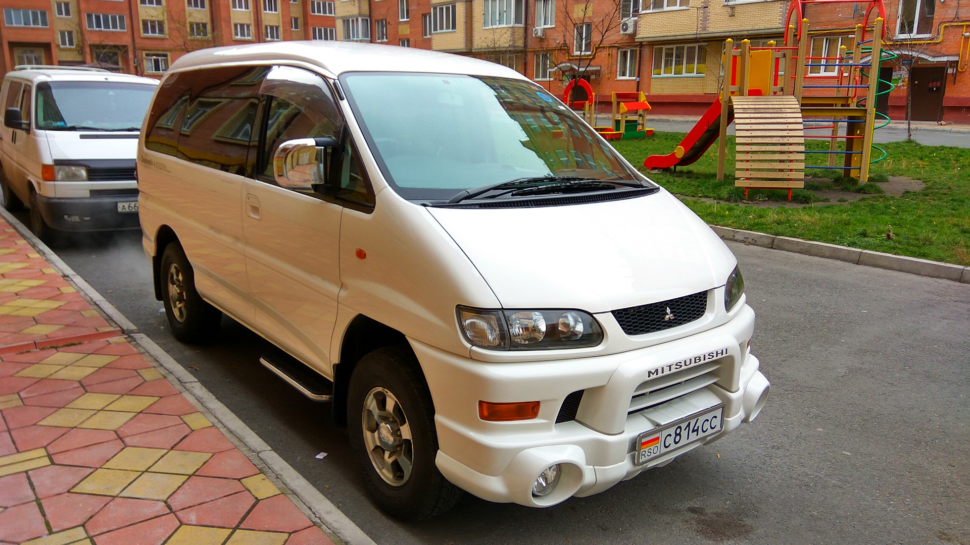 Mitsubishi Delica (L400) 3.0 бензиновый 2003 | объем 3.0 на DRIVE2