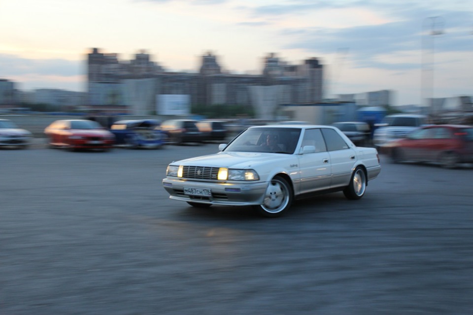 Toyota Crown 130 стенс