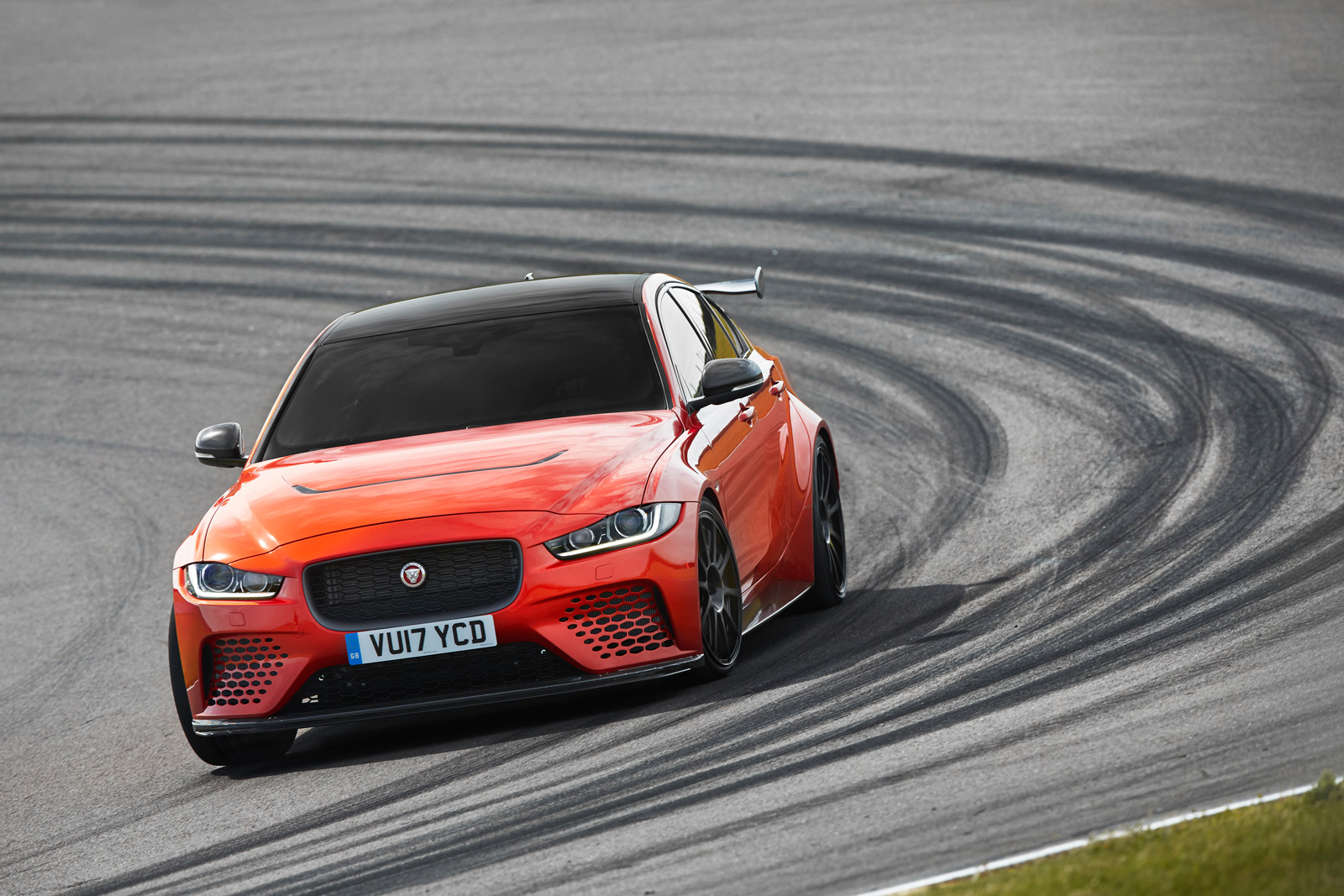 Jaguar xe SV Project 8