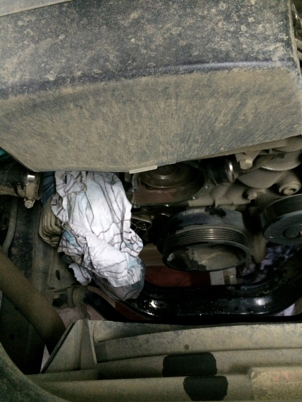 саньенг замена помпы. 3 помпа течет. 0 дизель. помпа на санг енг кайрон 2. ссангйонг кайрон помпа.