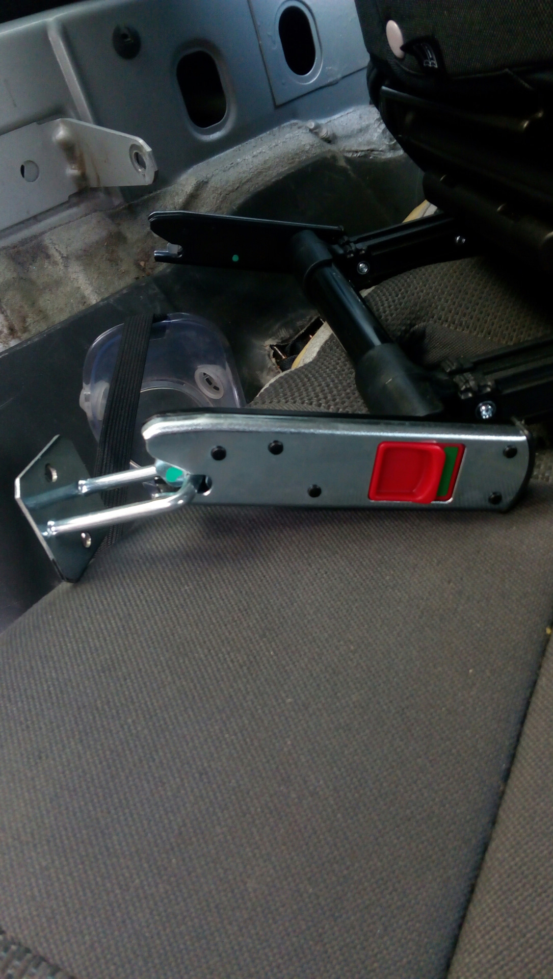 Крепление ISOFIX Крепление ISOFIX