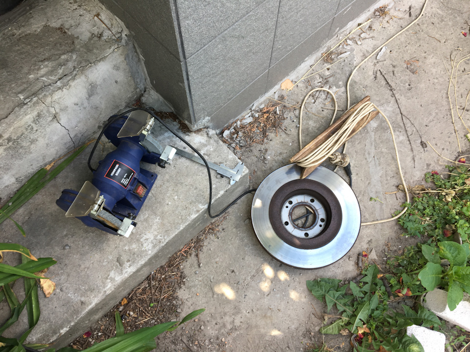 для устранения этого недоразумения свои услуги предложило точило, я не мог ему отказать! — KIA Sorento (2G)