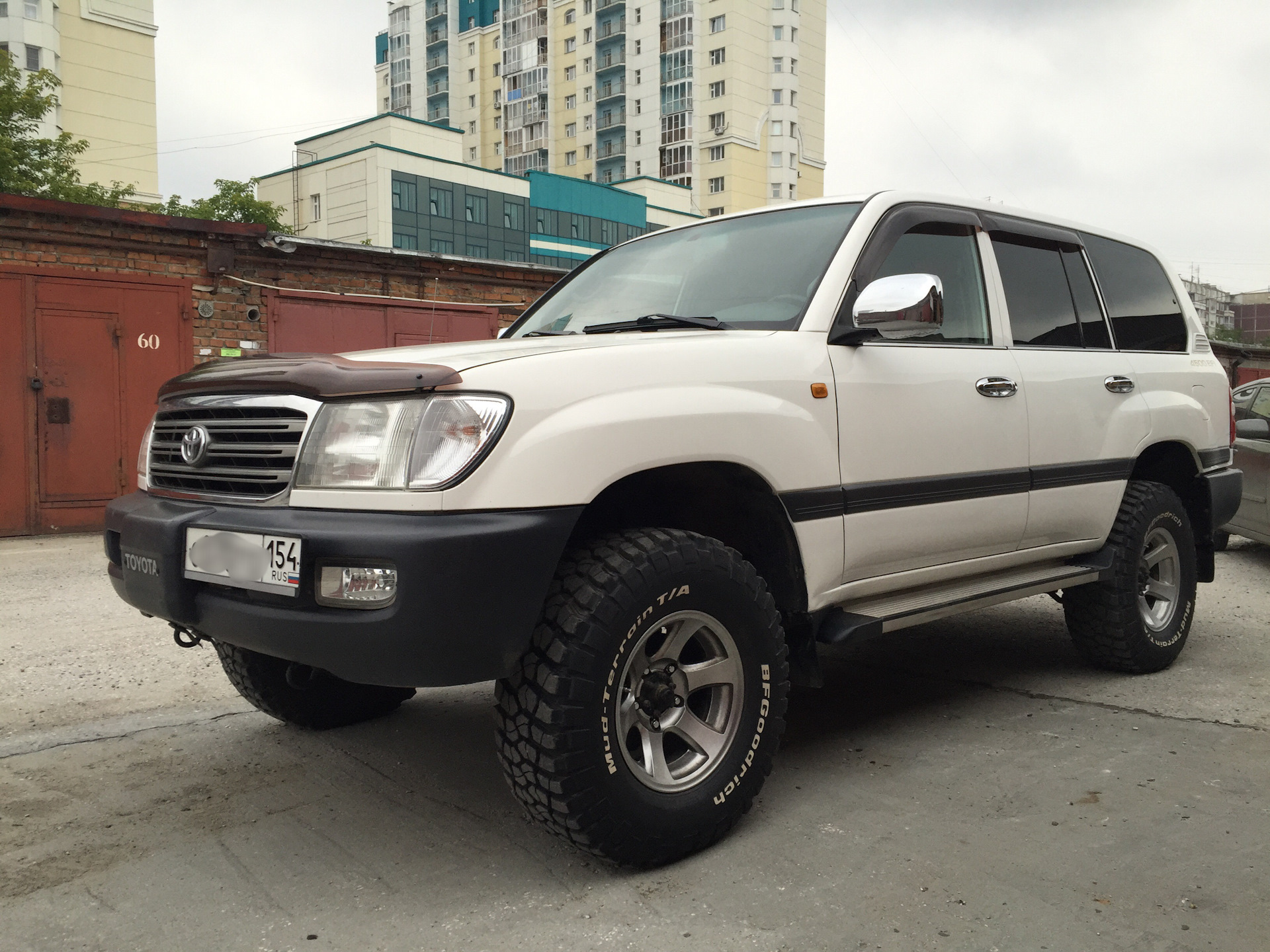 Крузер 100 чита. Лэнд Крузер 105. Toyota Land Cruiser 105 GX. Toyota Land Cruiser 100. Тойота ленд Крузер 105 4.2 дизель.