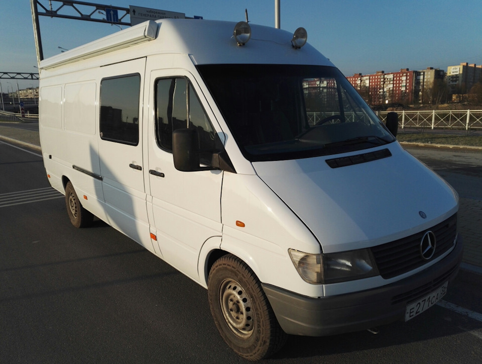 Mercedes Benz Sprinter 212