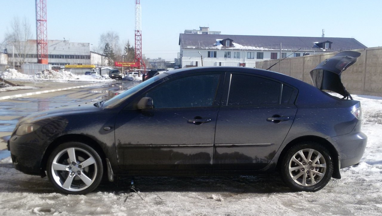 Mazda 3 2008 на дисках