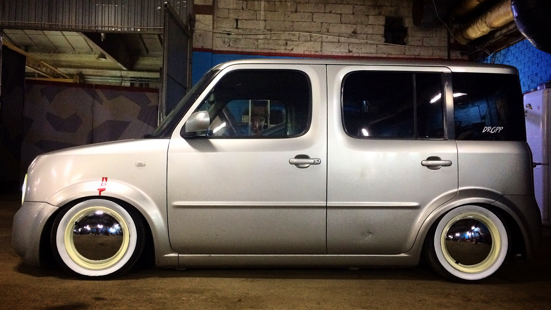 Nissan Cube 2002 stance