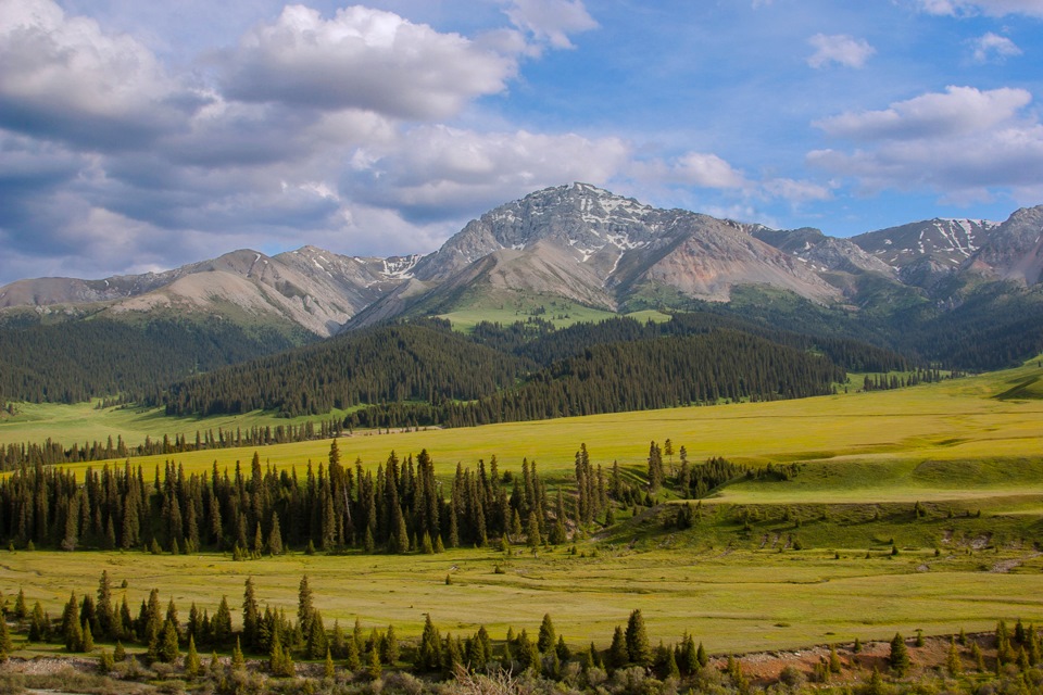 Долина англия поле. Тема долина. Фэнтези пейзажи. Тема долина. Долина чулышмана достопримечательности.