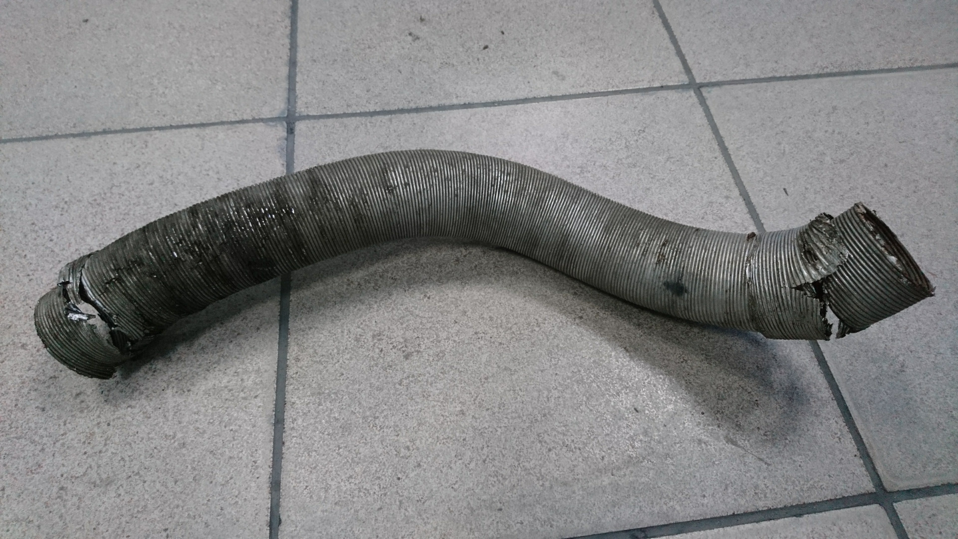 1008031 патрубок. патрубок выпускного коллектора. 10 левый. 243-1109210 патрубок впускного коллектора. 23.