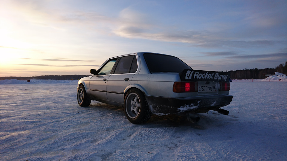 Зимний 30. BMW e30 зимний дрифт. BMW e30 Winter Drift. E30 зимний дрифт. BMW e30 для зимнего дрифта.