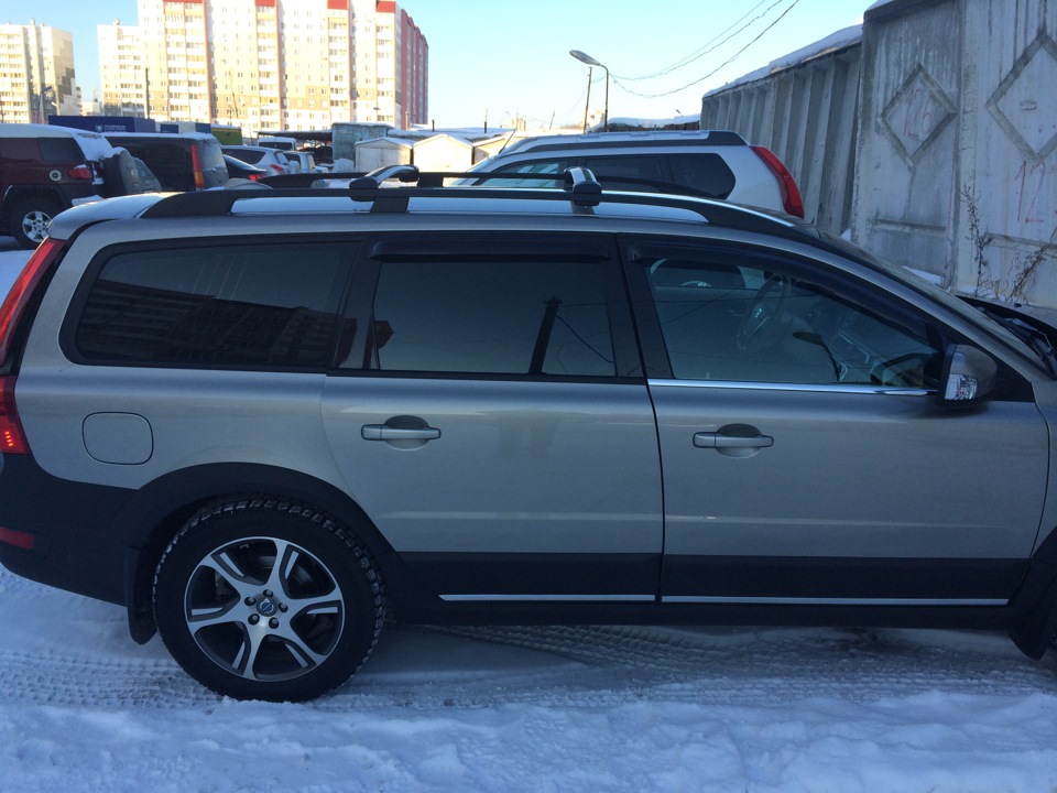 Дефлекторы окон вольво. Дефлекторы на Вольво хс70. Ветровики Volvo xc70. Ветровики на Вольво хс70 хром. Дефлекторы на окна Вольво хс90.