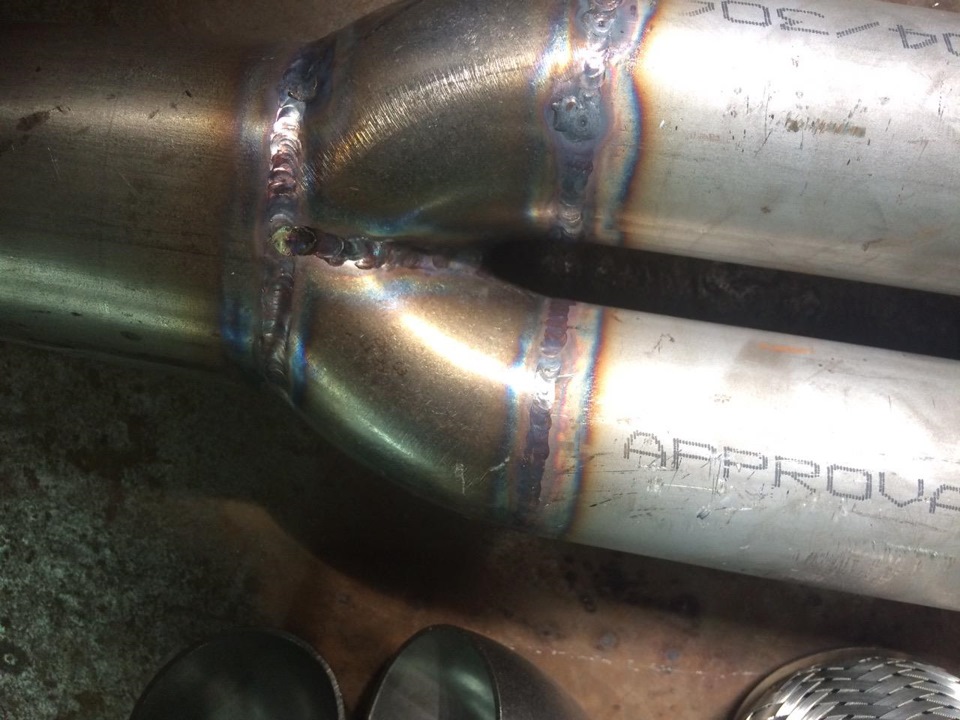 Звенящий выхлоп. Выхлопная труба газель 406 евро 2. Звенящий выхлоп. Звенящий выхлоп. Звенит глушитель на аркане.