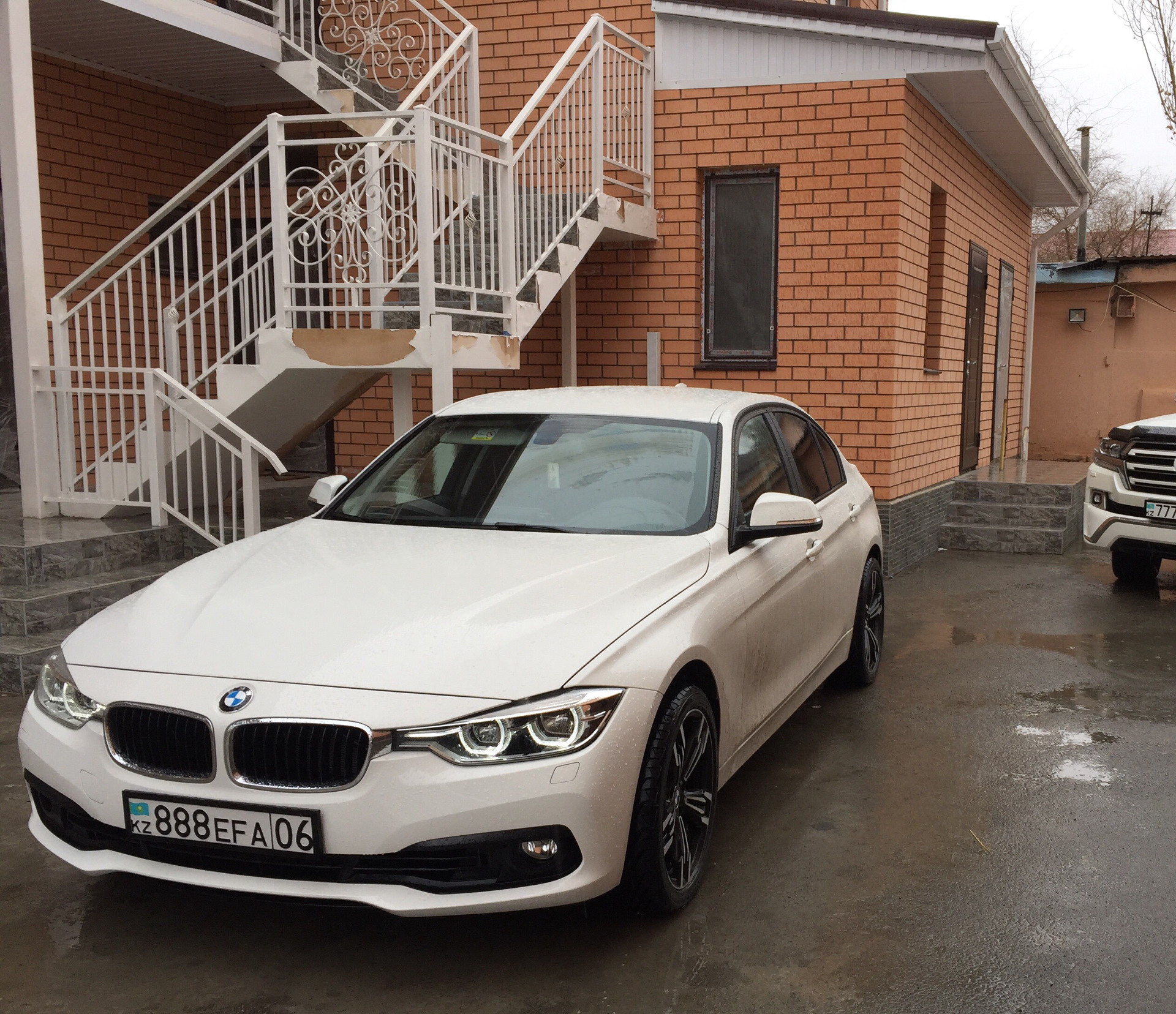 Бмв трешка. БМВ 3 белая. BMW 3 Metallic. BMW 3 Series 2016. BMW 3 White.