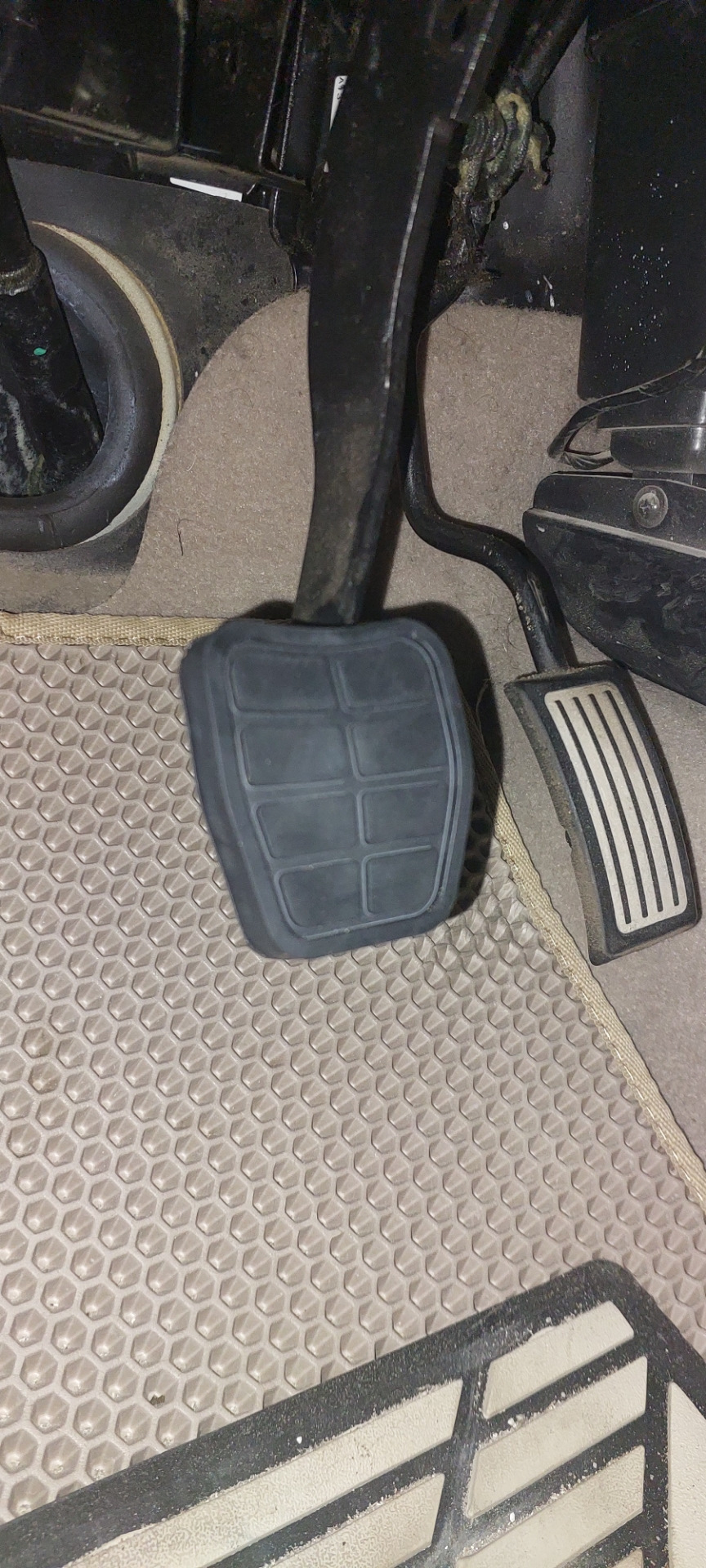 Накладки педалей тормоза и сцепления — Chery A13, 1,5 л, 2011 года ...