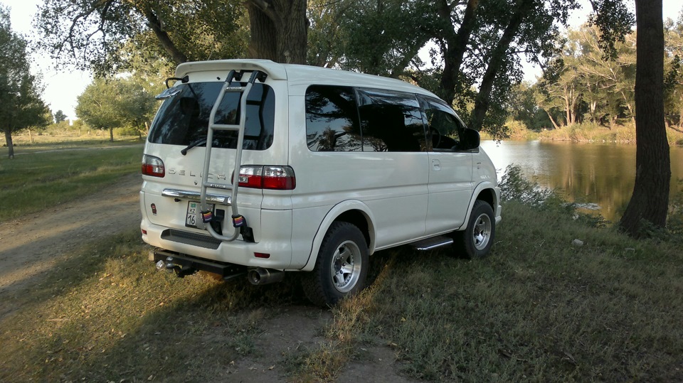 Delica с левым рулем. Бывает Делика с левым рулем.