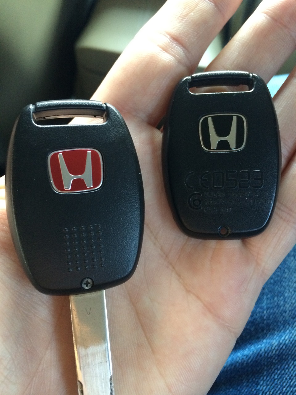 Открыть хонду без ключа. Ключ сигнализация Хонда Цивик 2008. Ключ Honda Civic 4d. Honda Civic 8 ключ. Ключа зажигания Honda Type r.