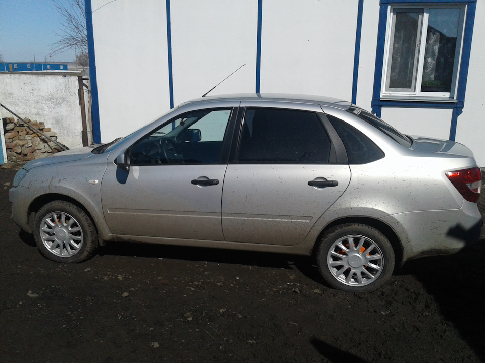 R15 — Lada Гранта (1G), 1,6 л, 2013 года | колёсные диски | DRIVE2