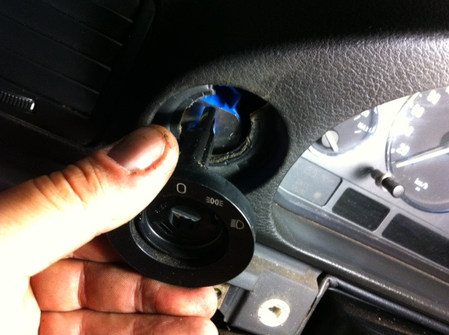 Снятие торпеды BMW e38 и замена щеток моторчика печки. — DRIVE2