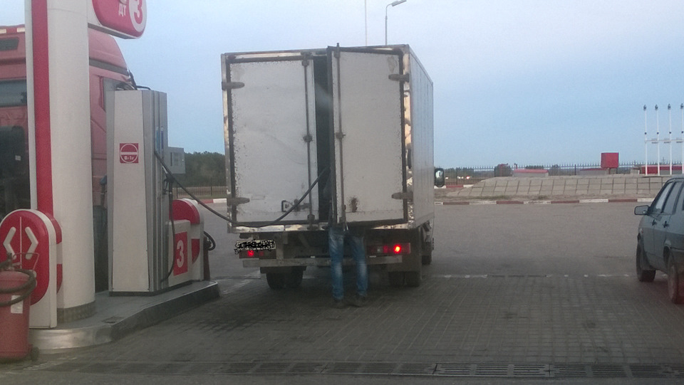 Топливо подается прямо в будку) — Chery Tiggo 1