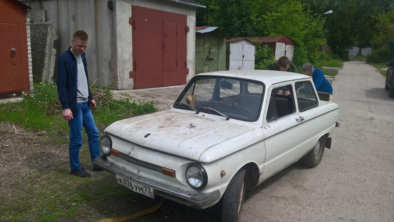 Машина симферополь. Запорожец за 10 тысяч. Запорожец житель. Фильм про трёх деревенских парней которые угнали Запорожец. 1989 Год военнослужащий рядовой Запорожец угнал машину.