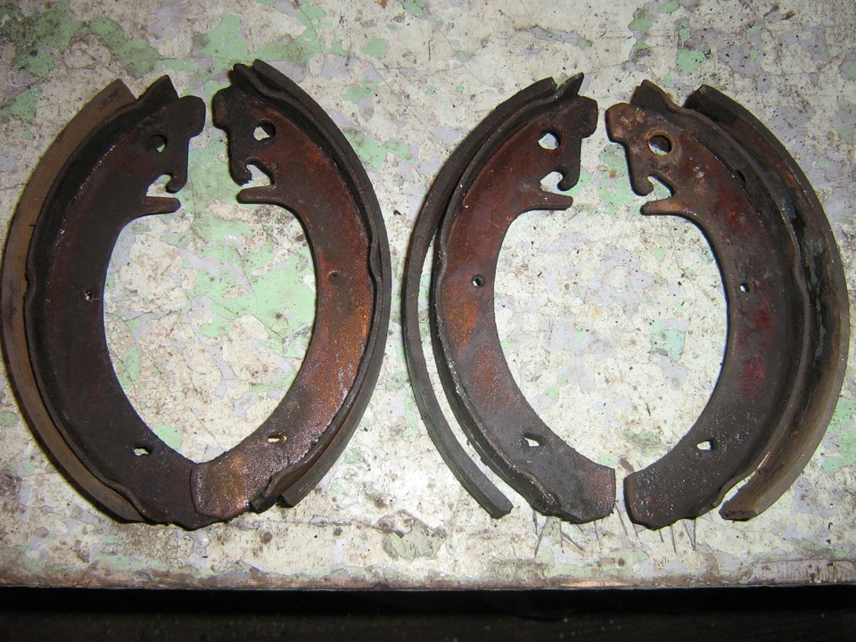 развалилась задняя тормозная колодка… — Lada 21120, 1,5 л, 2002 года ...