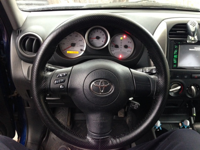 Как снять руль рав 4 Оплетка на руль RAV4 2.4 (II) - Toyota RAV4 (II), 2,4 л, 2004 года аксессуары DR