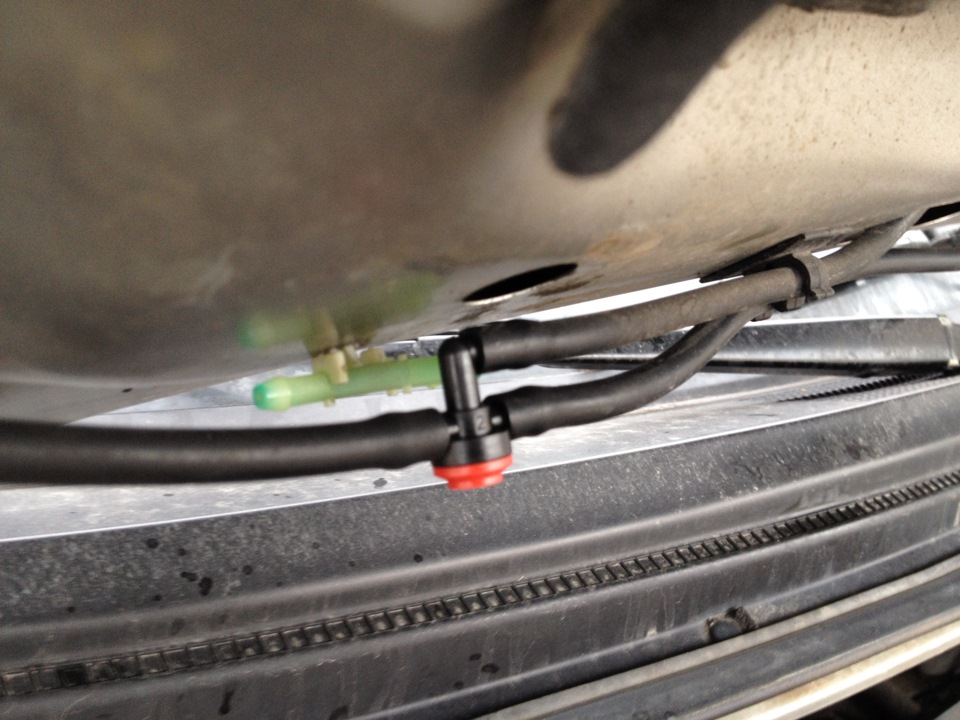 Тройник с клапаном омывателя лобового стекла — Mitsubishi Galant (9G ...
