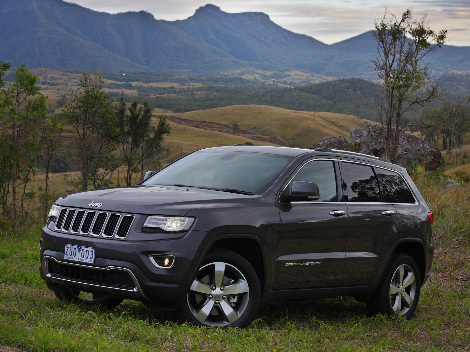 Джип чероки фото. Jeep Grand Cherokee 2013. Jeep Grand Cherokee wk2 2013. Jeep Grand Cherokee wk2. Jeep Grand Cherokee WK 2013.