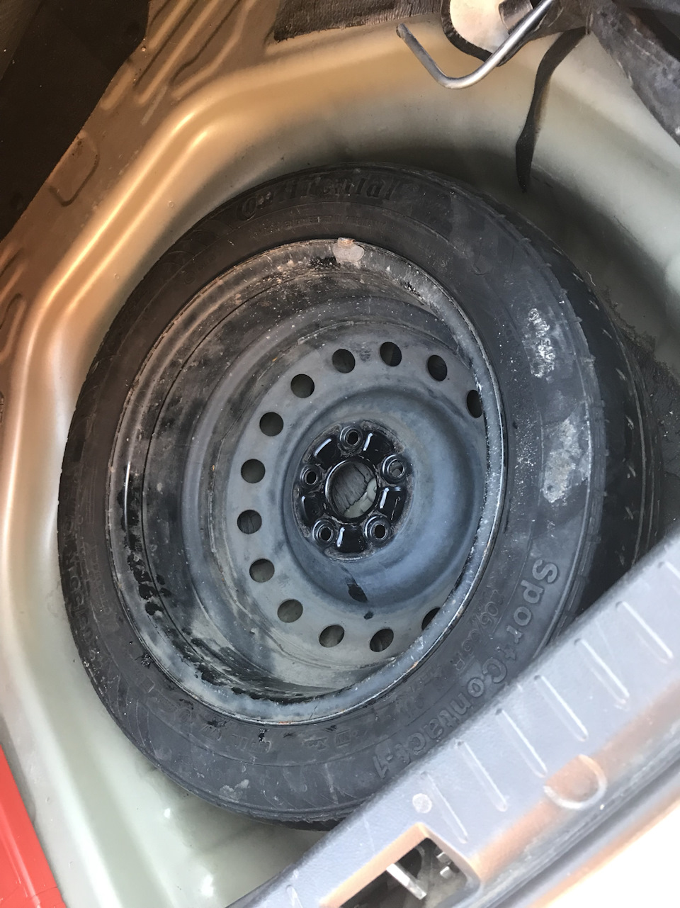Как снять запаску на тойота виш Крепление запасного колеса - Toyota Corolla (140/150), 1,6 л, 2008 года стайлинг