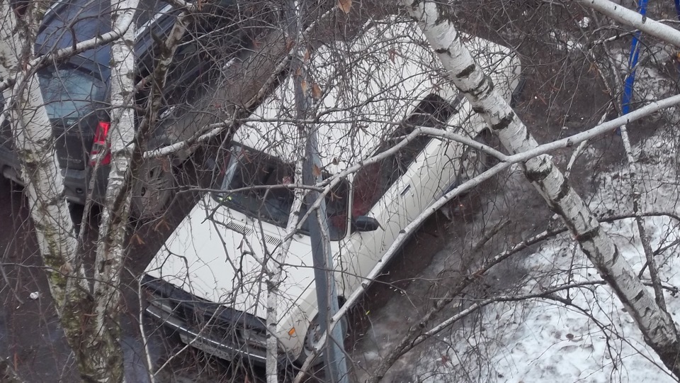 Влетел в бордюр — LADA 21070, 1,5 л., 1995 года | ДТП | DRIVE2