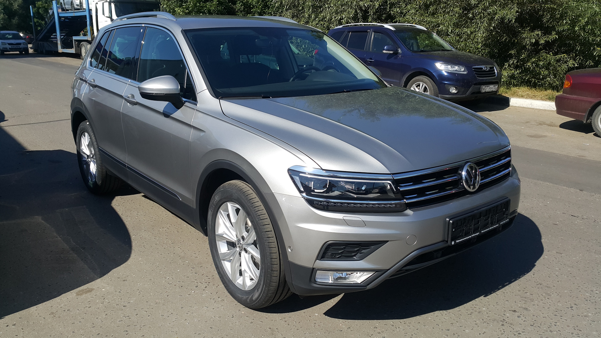 Volkswagen Tiguan серебристый Tungsten Silver