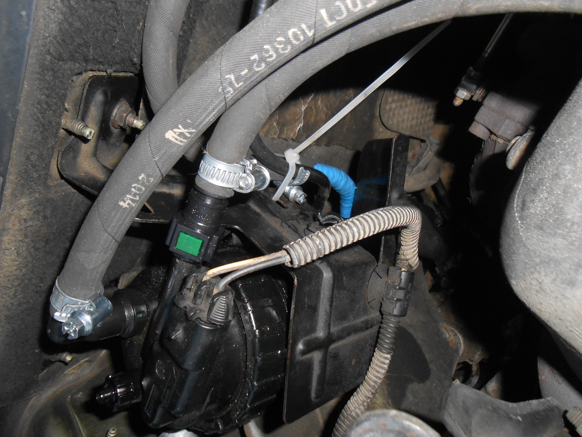 Меган 2 не работает спидометр. Датчик скорости рено лагуна 2 2002 года. Меган 2 не работает спидометр. Привод троса спидометра рено лагуна 1. Жгута проводов вентилятора отопителя рено логан.