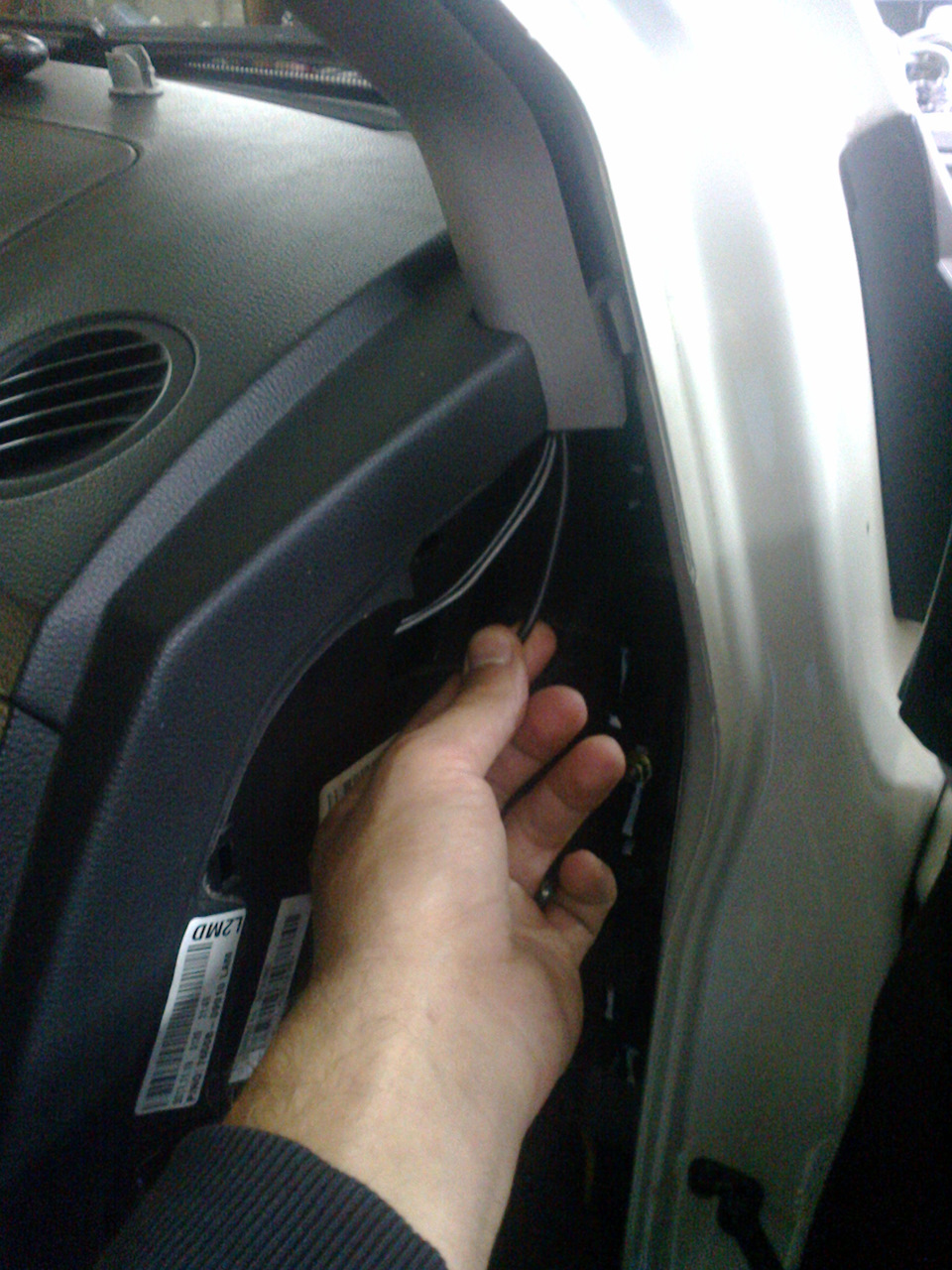 Проложил вместе с проводами подсветки. — SsangYong Kyron