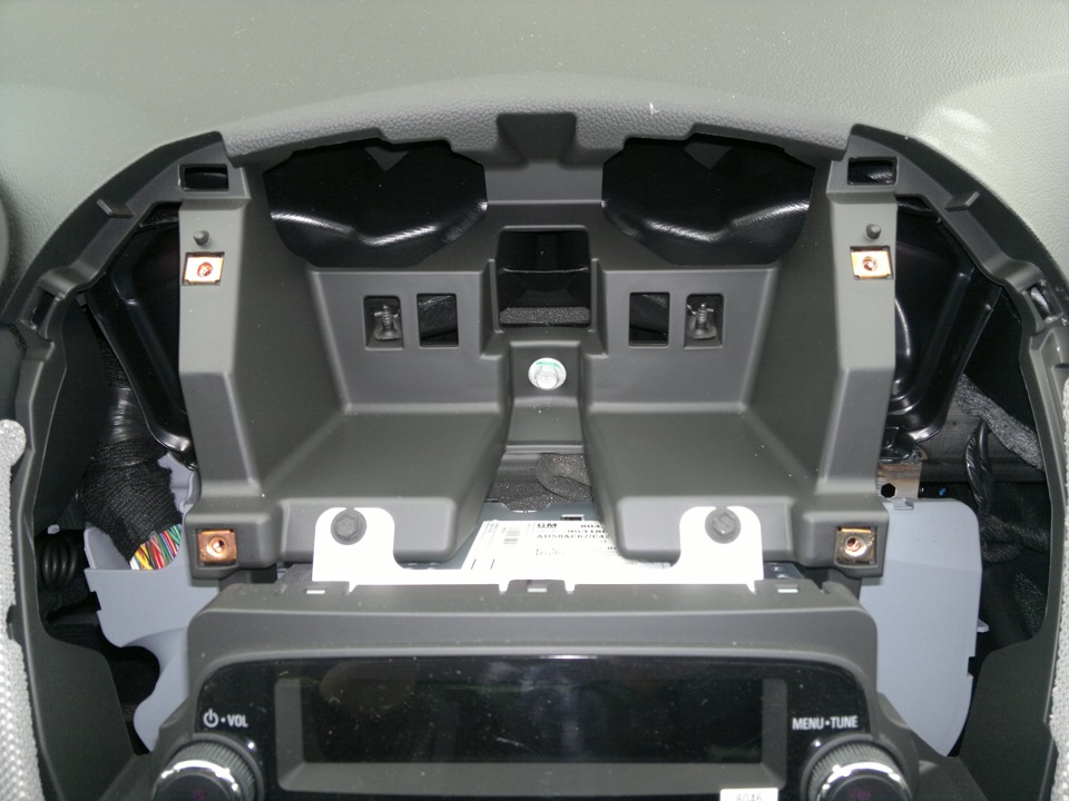 Установка навигатора в бардачек и камера заднего вида — Chevrolet Cruze ...