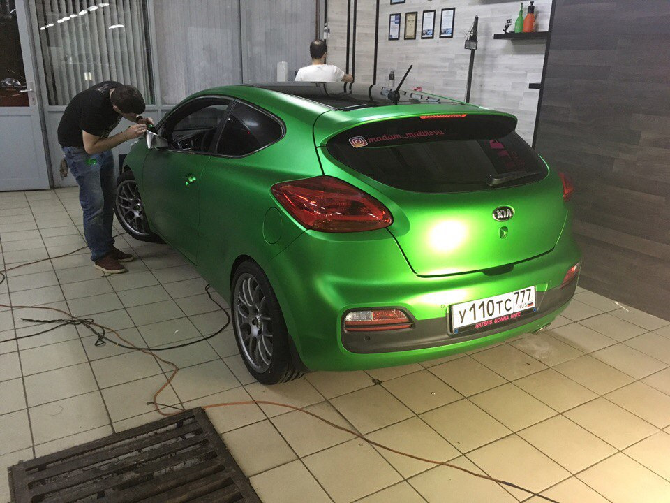 Kia Ceed салатовая