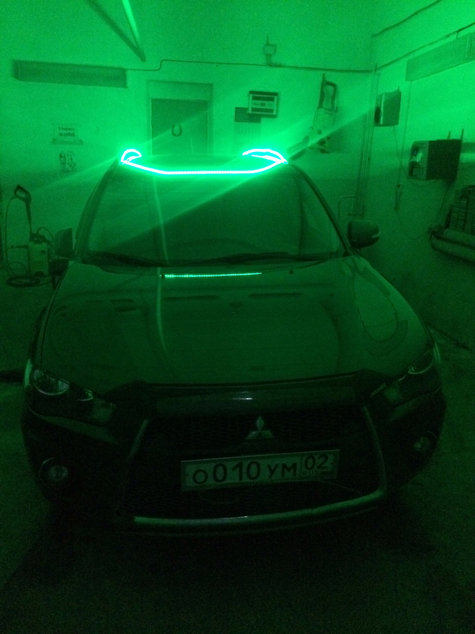 Новый год — Mitsubishi Outlander XL, 2 л., 2009 года | тюнинг | DRIVE2