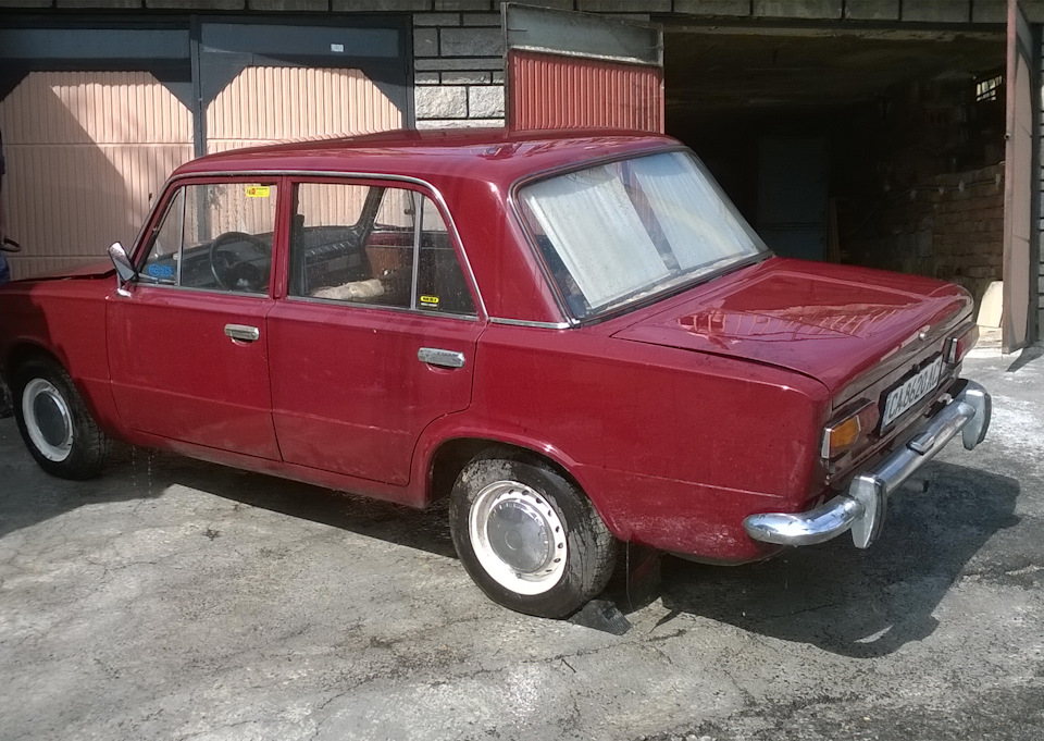 Ваз 2101 вишневая. 2107 вишневый металлик. Бмв е34 красный кэнди. Блэк черри цвет авто. Машина черешня.