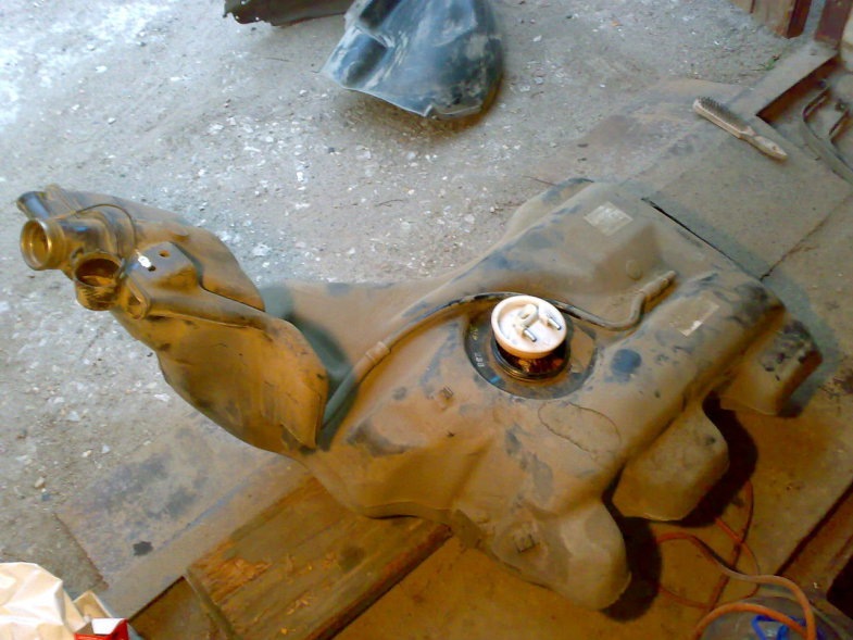 Снятие и промывка бензобака. — Audi A6 Avant (C5), 2,4 л, 1998 года ...