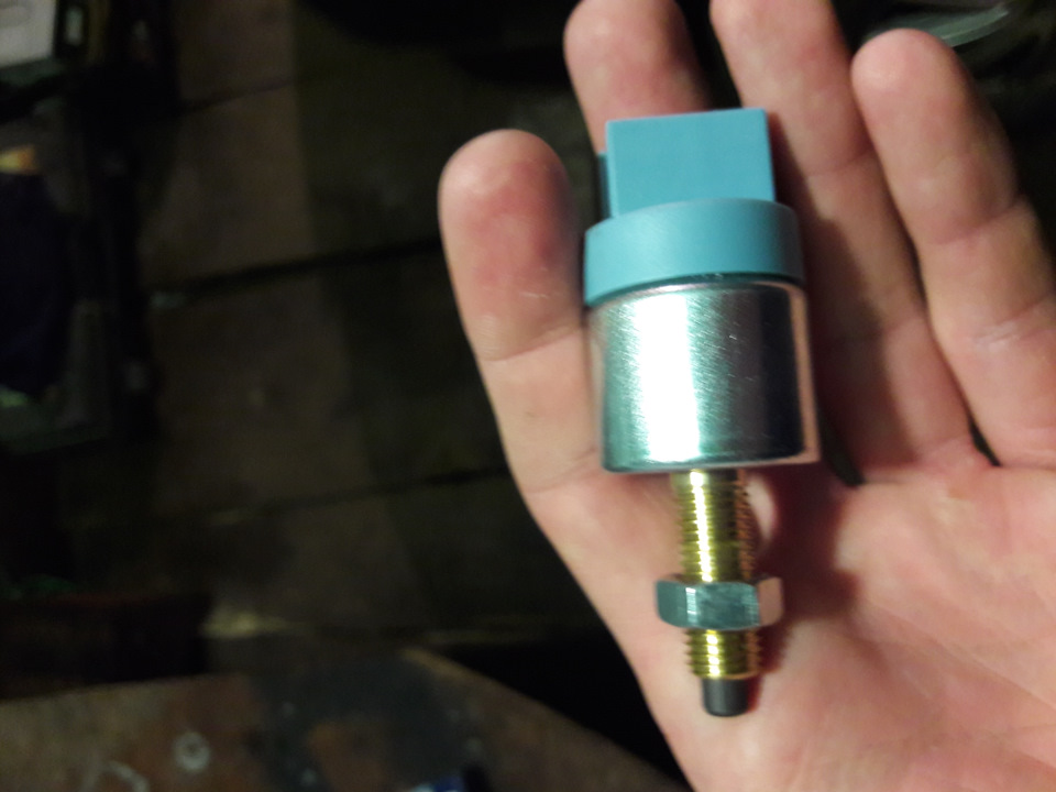 Замена лягушки стоп сигнала — Toyota Highlander (XU20), 2,4 л, 2004 ...