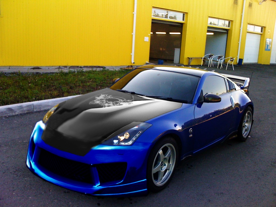 Nissan 350z бело синий