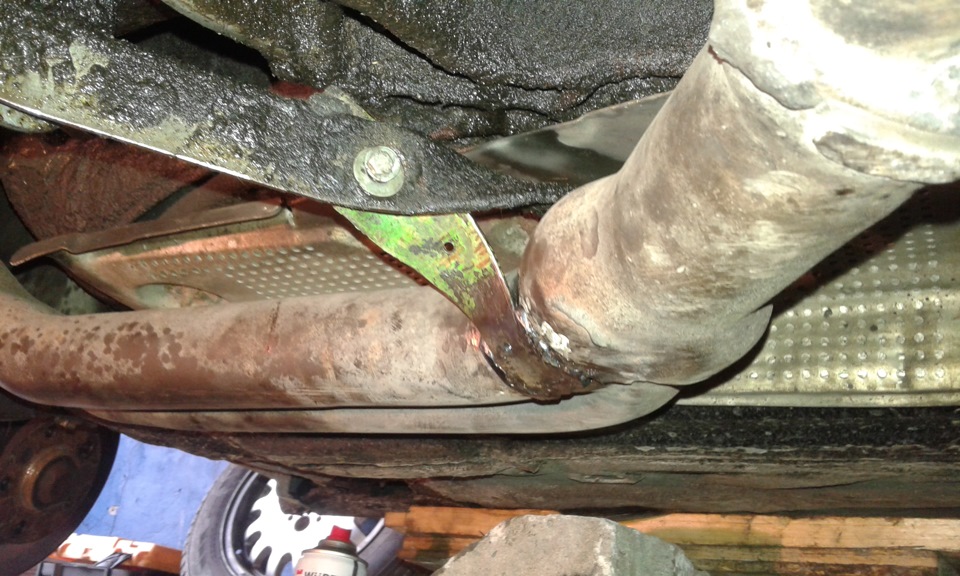 Замена прокладок выхлопной системы, заварка трещины — BMW 3 series (E36 ...